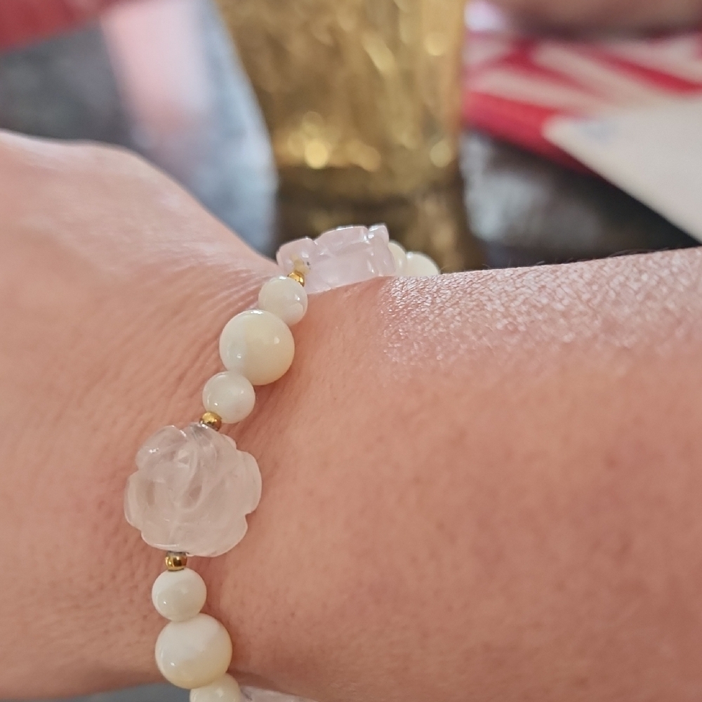 Elegant Floral Beaded Bracelet - Picture 3 of 3